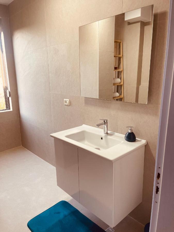 גולם Cheerful 2-Bedroom Apartment In Golem מראה חיצוני תמונה
