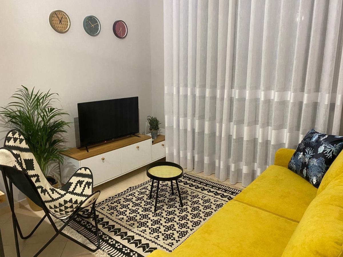 גולם Cheerful 2-Bedroom Apartment In Golem מראה חיצוני תמונה