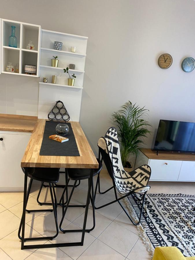 גולם Cheerful 2-Bedroom Apartment In Golem מראה חיצוני תמונה